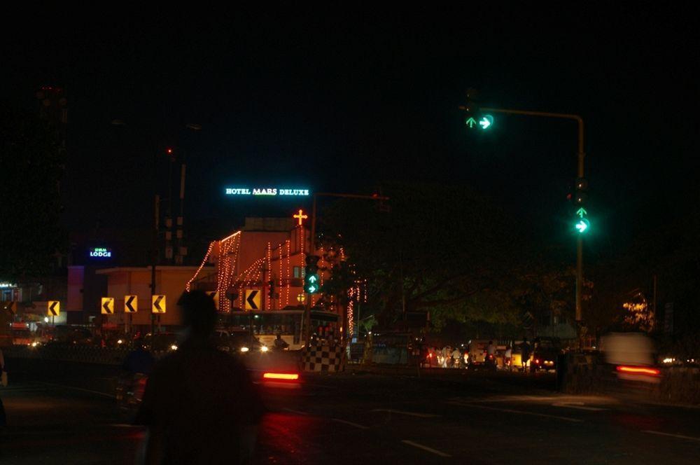 Deluxe Hotel Chennai Bagian luar foto