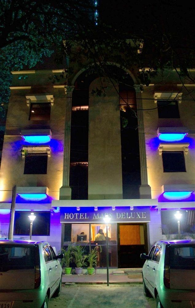 Deluxe Hotel Chennai Bagian luar foto