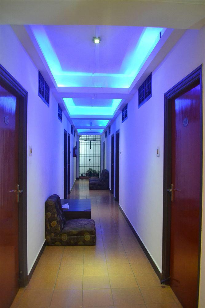 Deluxe Hotel Chennai Bagian luar foto