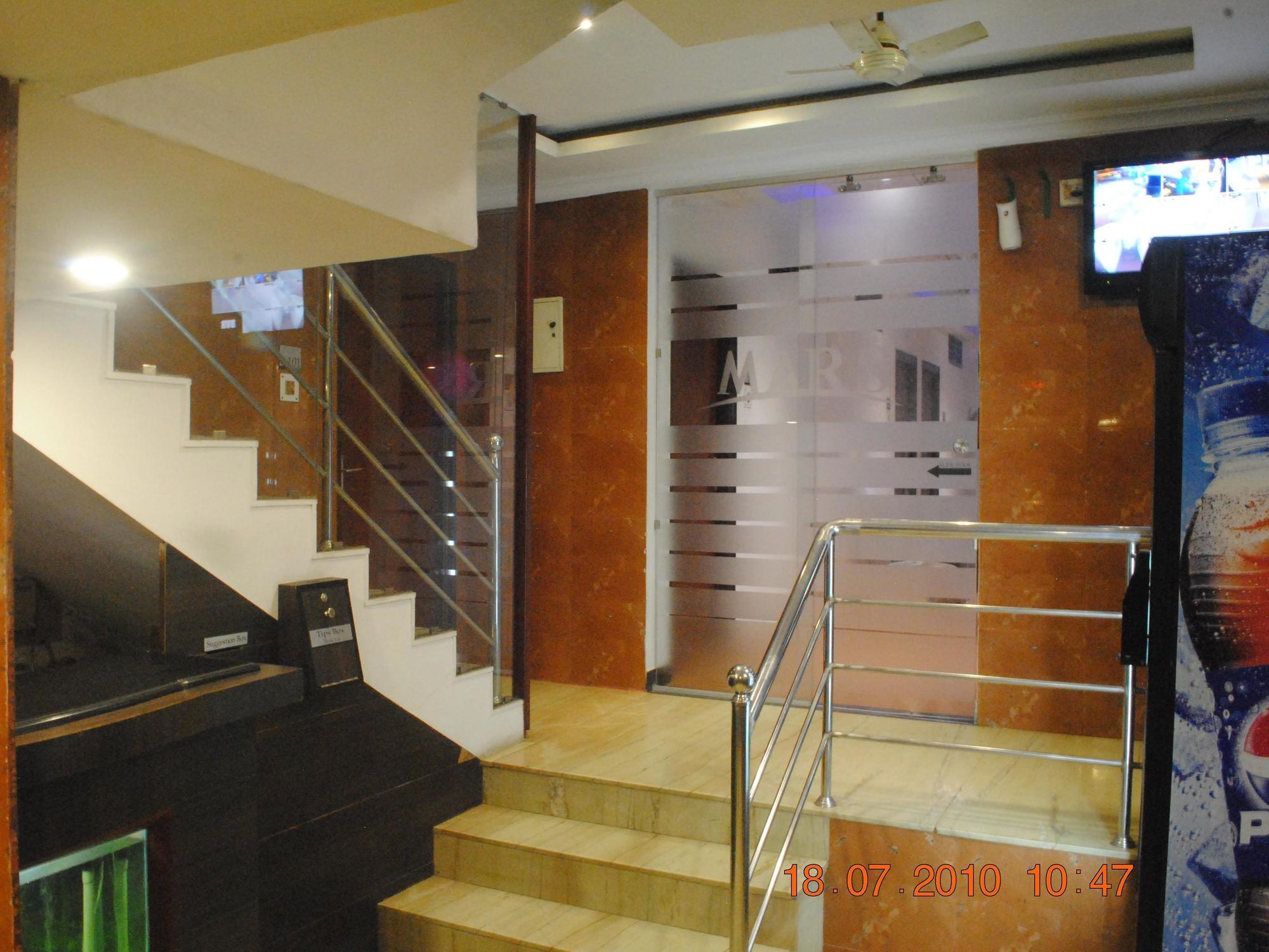 Deluxe Hotel Chennai Bagian luar foto