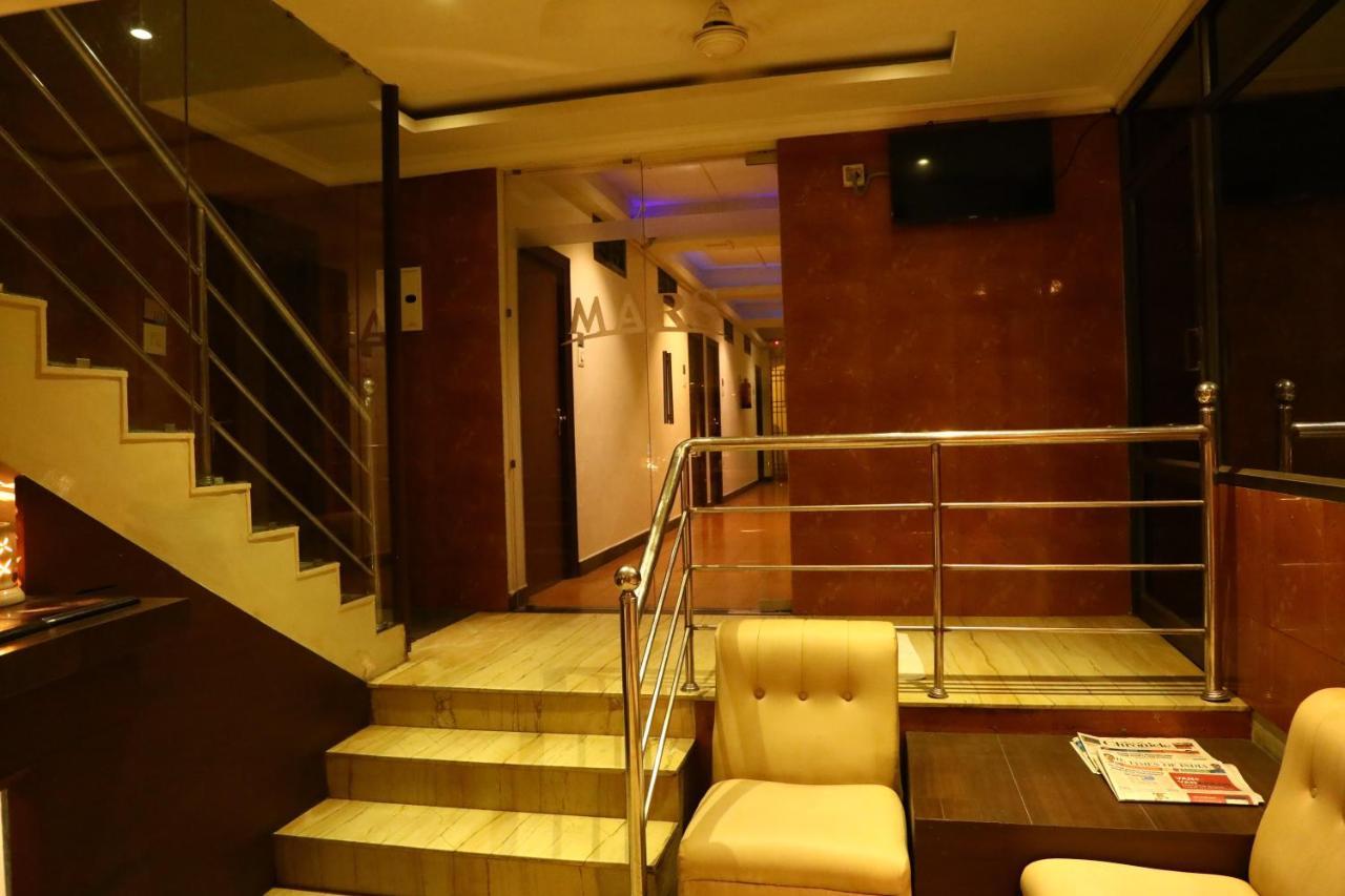 Deluxe Hotel Chennai Bagian luar foto