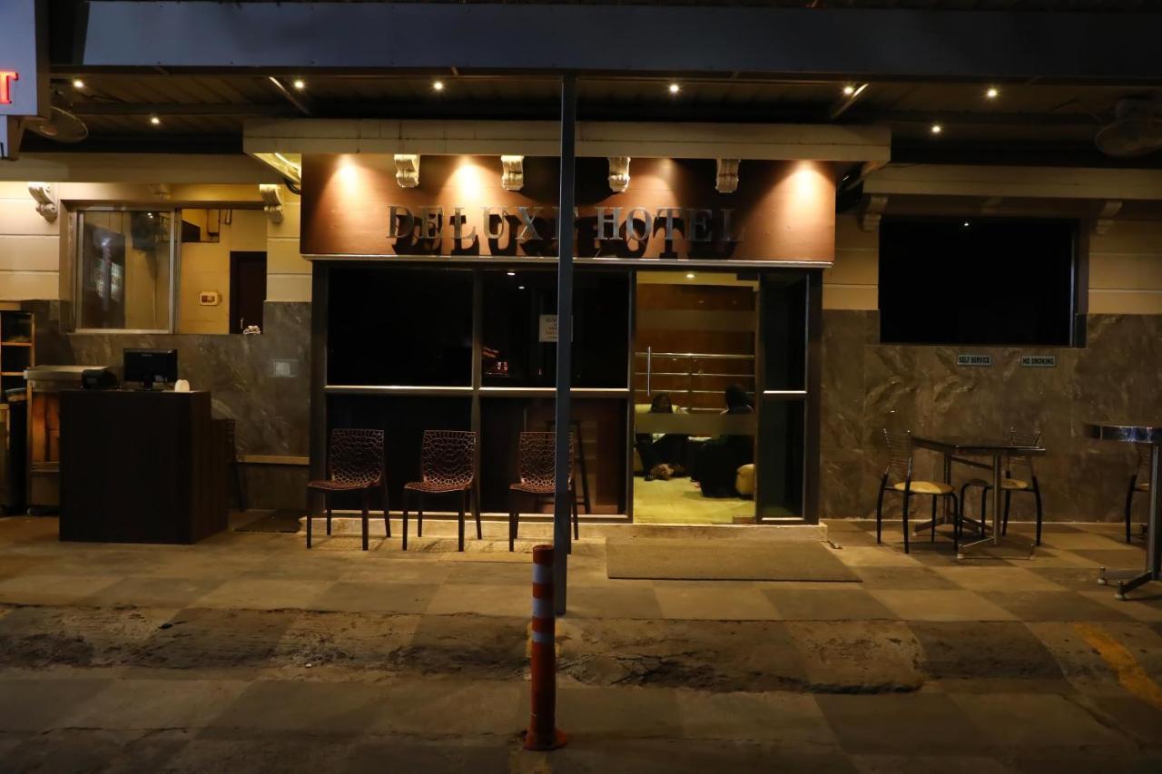 Deluxe Hotel Chennai Bagian luar foto