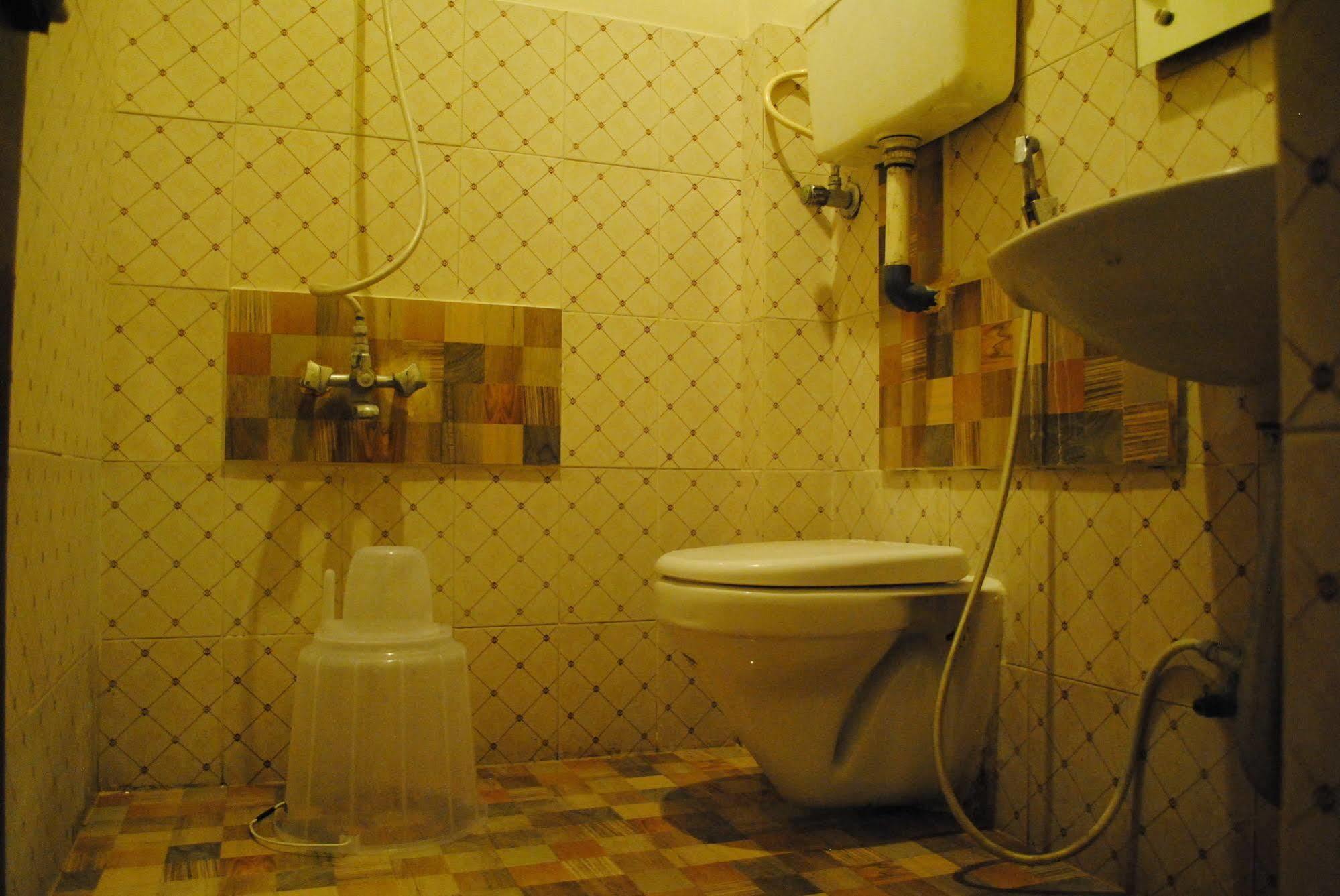 Deluxe Hotel Chennai Bagian luar foto