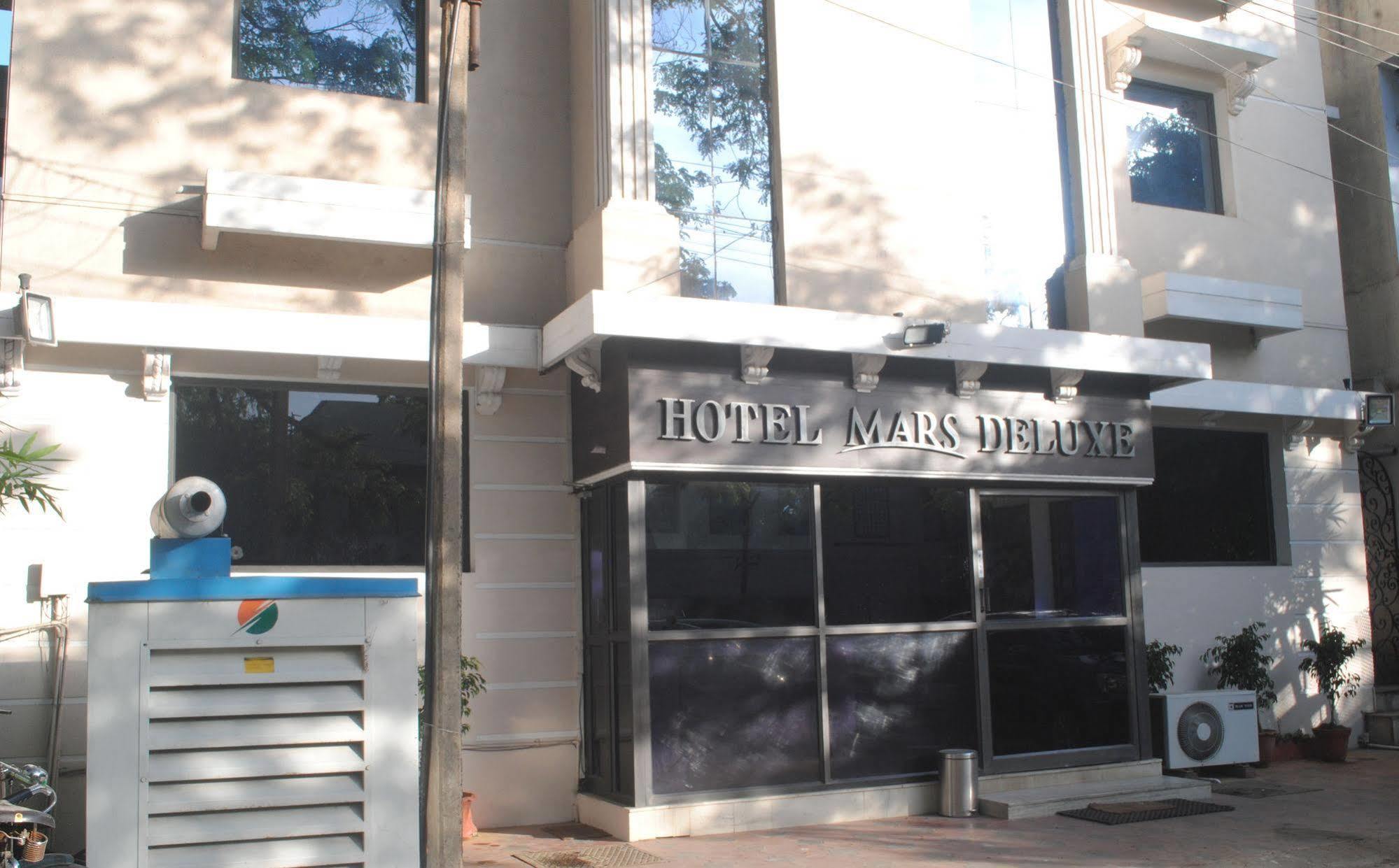 Deluxe Hotel Chennai Bagian luar foto