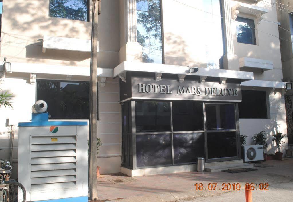 Deluxe Hotel Chennai Bagian luar foto